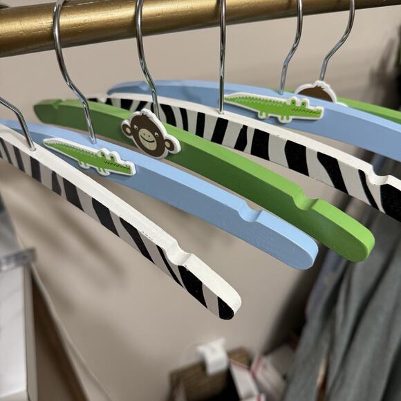Wooden Zoo Children’s Hangers Set Of 6 Monkey Alligator Zebra 11” Safari Animals - Picture 5 of 5